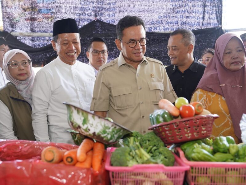 Mendag Budi Santoso sidak ke pasar Kudus.