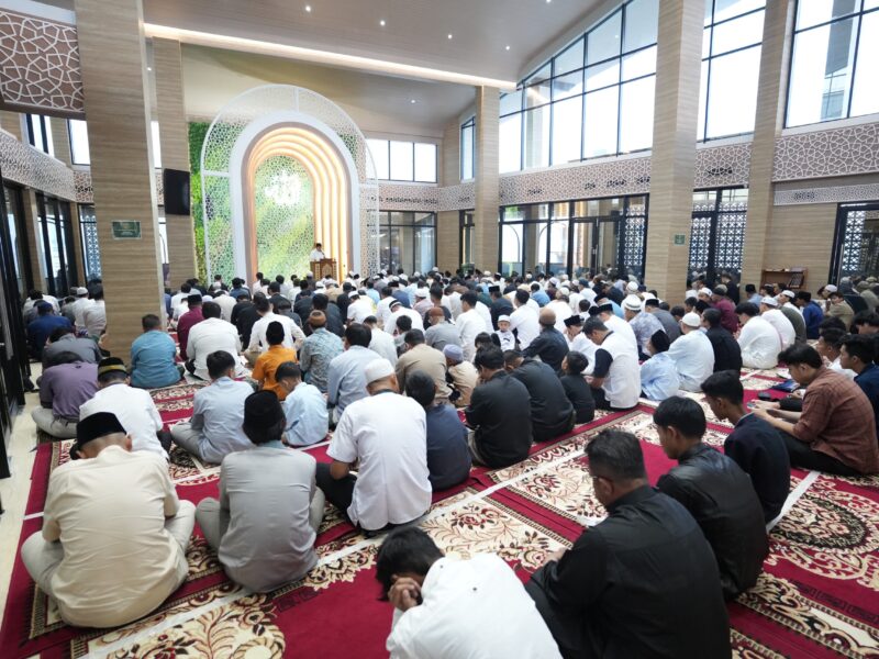 Jamaah solat Id di masjid As-Sakinah, Tebet. Foto: Gema/PeluangNews