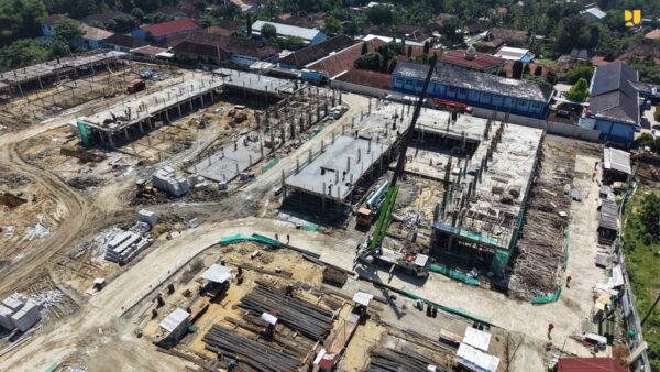 Progres pembangunan sekolah rakyat.