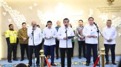 Menaker Yassierli dalam konferensi pers kebijakan Tunjangan Hari Raya dan BHR.