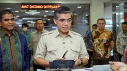 Menteri Ketenagakerjaan Yassierli meninjau langsung Posko Tunjangan Hari Raya (THR) dan Bonus Hari Raya (BHR) Keagamaan 2026 yang dibuka Kementerian Ketenagakerjaan (Kemnaker).