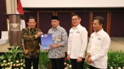 Asosiasi Pemerintah Kabupaten Seluruh Indonesia (Apkasi) menyerahkan 20 butir rekomendasi strategis hasil Rapat Kerja Nasional (Rakernas) XVII kepada pemerintah pusat.