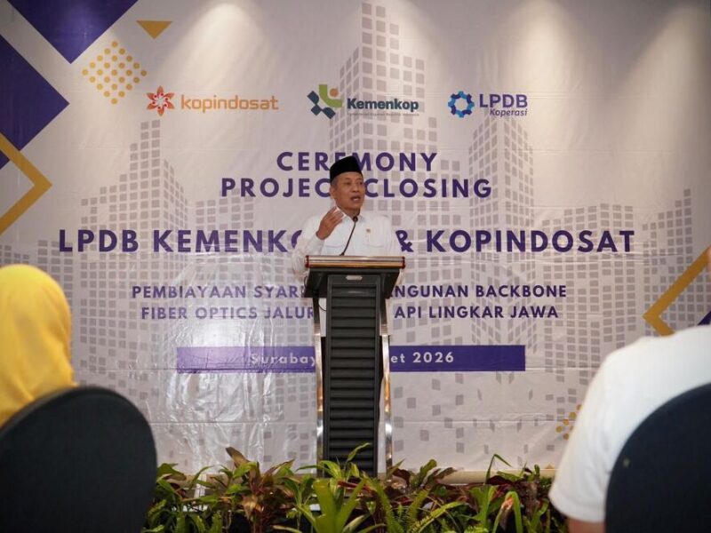 Menkop Ferry Tinjau Proyek Fiber Optik 4.600 Km di Jalur Kereta Jawa, Dorong Internet Murah hingga Desa