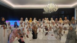 Ikatan Muslimah Inspiratif Indonesia (IMII) bersama Dewi Motik. Foto: Peluang
