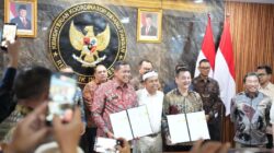 Penandatanganan Bersama Perjanjian Kerjasama (PKS) antara Pemerintah Daerah dan Badan Usaha Pengembangan dan Pengelola (BUPP) Pengelolaan Sampah Menjadi Energi Listrik (PSEL). Foto: Gema/Peluang