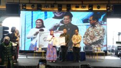 Buku Penguatan Koperasi Merah Putih Melalui Produk Lokal Berbasis Merek Kolektif Diapresiasi Menteri Koperasi