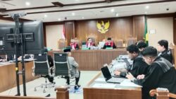 Keterangan saksi ahli Prof. Suparmoko di sidang lanjutan Surya Darmadi. Foto: Ratih/PeluangNews