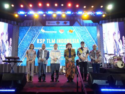 Menteri Koperasi Ferry Juliantono menutup agenda RAT KSP TLM Indonesia. Foto: Gema/Peluang