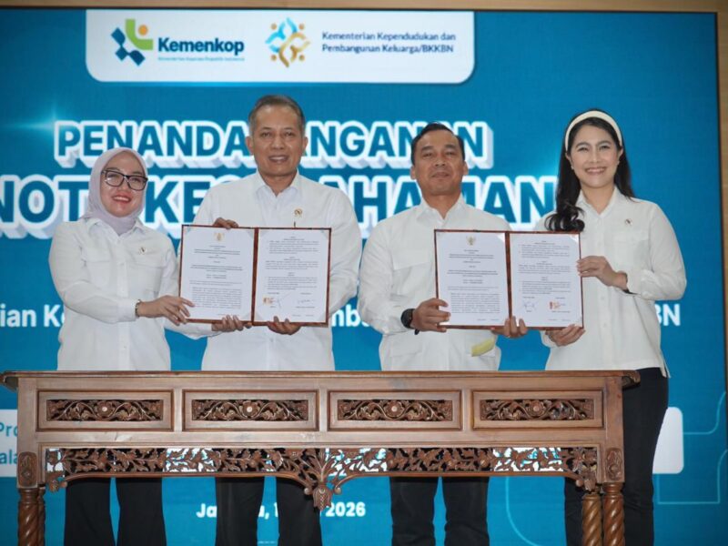 Penandatanganan Nota Kesepahaman (MoU) antara Kementerian Koperasi dengan sejumlah kementerian dan lembaga di Jakarta