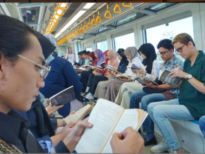 Membaca, Pengayaan Diri Dalam Sunyi