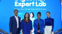 (ki-ka) Dokter Spesialis Anak dr. Miza Afrizal Azwir, Sp.A., BMedSci., MKes, Category Marketing Manager PTNestléIndonesia VeraGozali, Direktur PTNestléIndonesiaMrinaliniMankotia, danpenyanyisekaligus momAnggi Marito hadir pada sesi Press Conference yang menjadi bagian acara LACTOGROW Digestion Expert Labdi Jakarta. Sejalan dengan semangat Hari Kesehatan Pencernaan Sedunia, LACTOGROW mengajak orang tua memahami peran penting kesehatan pencernaan dalam penyerapan gizi sehingga tumbuh kembang anak bisa optimal. Foto: lactogrow