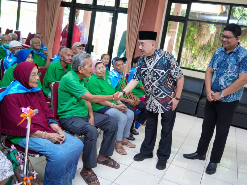 Pimpinan Octa Peduli Yudianto Tri dan Direktur Utama PT Octa Investama Berjangka, Rizky Arizona. Foto: Gema/peluangnews