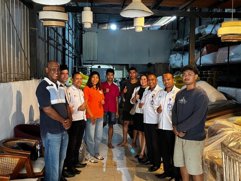 Bisnis interior milik pasangan suami istri diaspora asal Nusa Tenggara Timur (NTT) di Bali, Markus Umbu Tara dan Modesta Panyongang. Foto: Dok istimewa