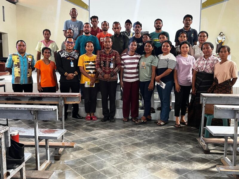 KSP Kopdit Pintu Air hadir memberikan edukasi literasi keuangan kepada para calon pasangan suami istri (Pasutri) dalam kegiatan Kursus Persiapan Perkawinan (KPP) di Watuneso. Foto: peluangnews