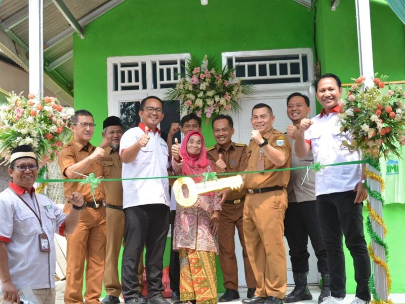 Koperasi BMI Serahkan HRSH ke-570 untuk Warga Pandeglang