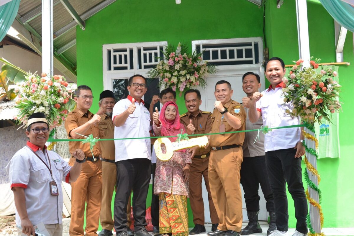 Koperasi BMI Serahkan HRSH ke-570 untuk Warga Pandeglang