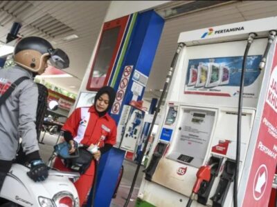 Resmi Naik! Harga Pertamax Kini Rp16.250 per Liter