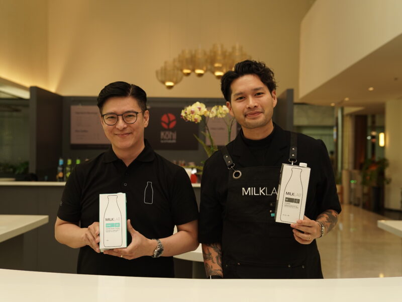 Willy Low dan Mikael Jasin.