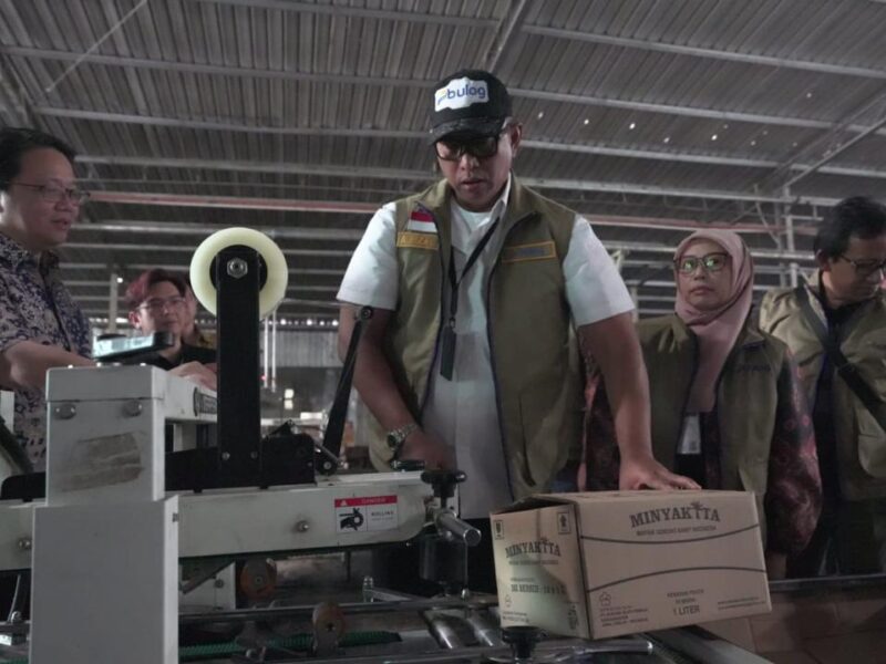 Perum BULOG Tarik MinyaKita Produksi PT KMR, Diduga Berbau Solar