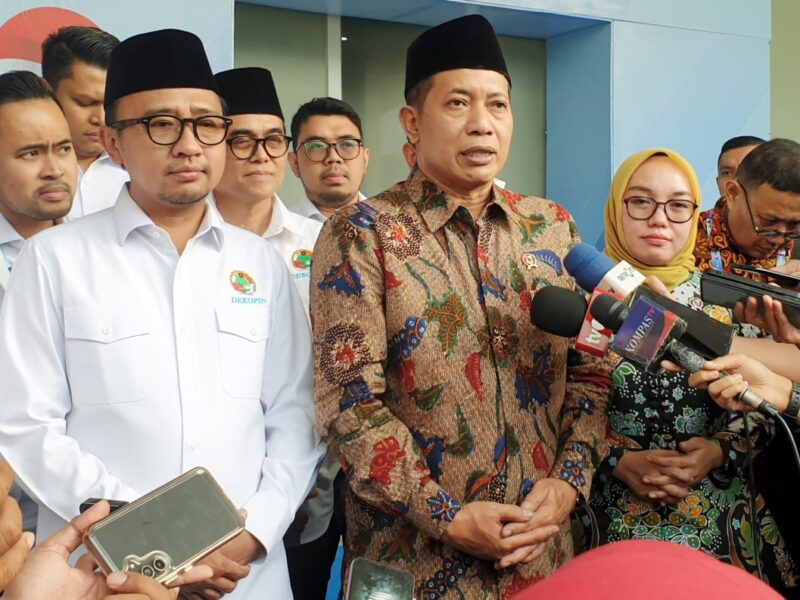 Menkop Ferry Juliantono dan Ketua Umum Dekopin Bambang Haryadi. Foto: Gema/PeluangNews