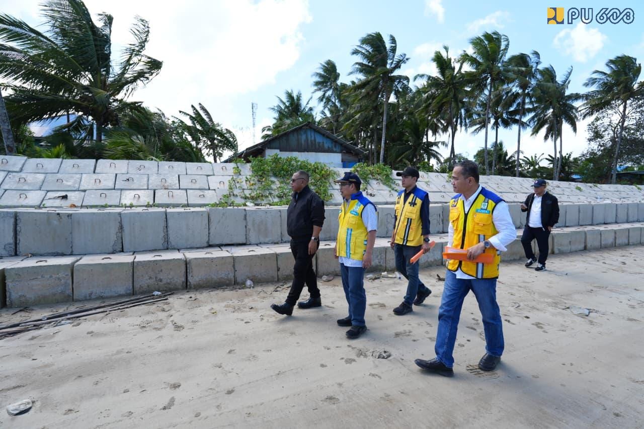 Kementerian Pekerjaan Umum (PU) melanjutkan pembangunan pengamanan Pantai Lampu Satu di Kabupaten Merauke, Papua Selatan. 