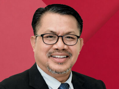 Memimpin Dua Dekade