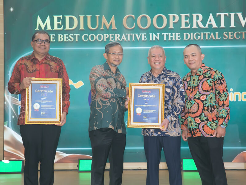 KAPPS Fastabiq Khoiro Ummah berhasil meraih Best Cooperatives Sustainability Performance Award 2026 untuk kategori Social Sector – Medium Cooperative Group, Digital Sector – Medium Cooperative Group, dan Governance Sector – Medium Cooperative Group. Foto: Peluang