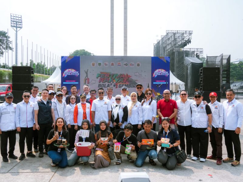 Kadin Indonesia dan Kadin DKI Jakarta bersama para UMKM. Foto: Gema/PeluangNews