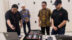 Nezar Patria saat berdialog dengan jajaran pegawai Balai Monitor Spektrum Frekuensi Radio Kelas I Medan, Sumatra Utara.