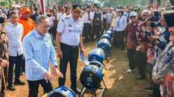 Menko Pangan Zulkifli Hasan dan Walikota Bekasi Tri Adhianto. Foto: Gema/peluangnews