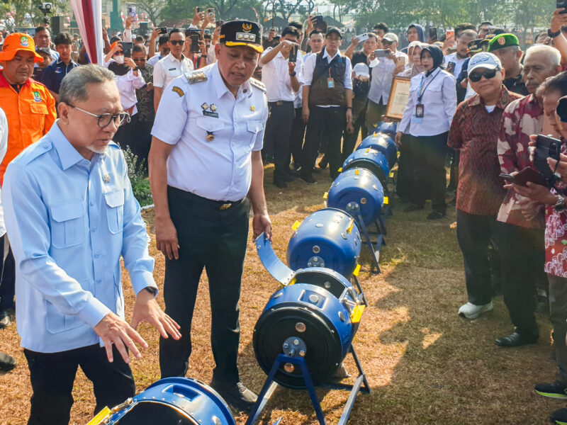 Menko Pangan Zulkifli Hasan dan Walikota Bekasi Tri Adhianto. Foto: Gema/peluangnews