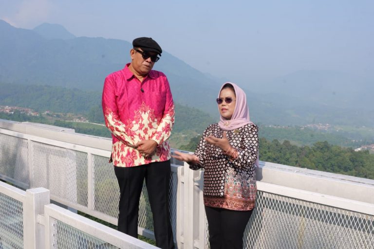 Kambara dan Sri Untari.