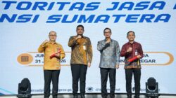 Pengukuhan Triyoga Laksito sebagai Kepala OJK Provinsi Sumatera Utara. Foto: OJK/PeluangNews