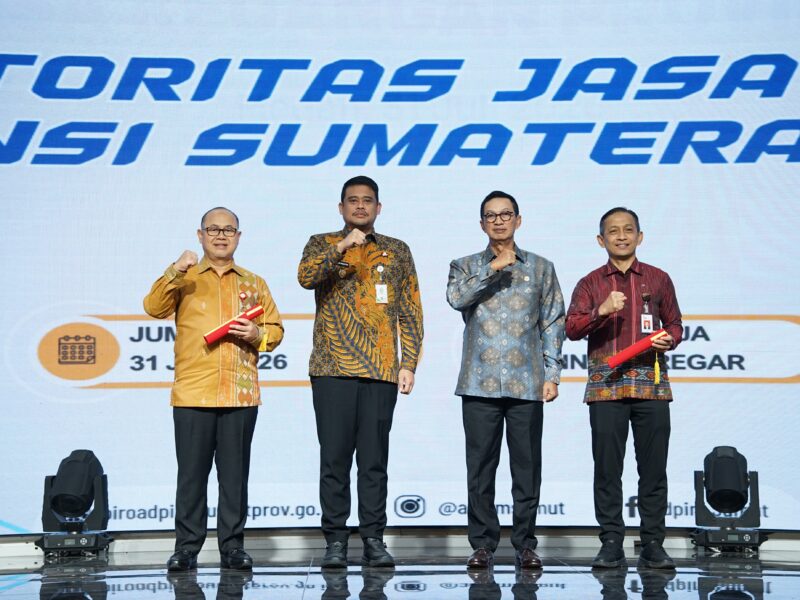 Pengukuhan Triyoga Laksito sebagai Kepala OJK Provinsi Sumatera Utara. Foto: OJK/PeluangNews