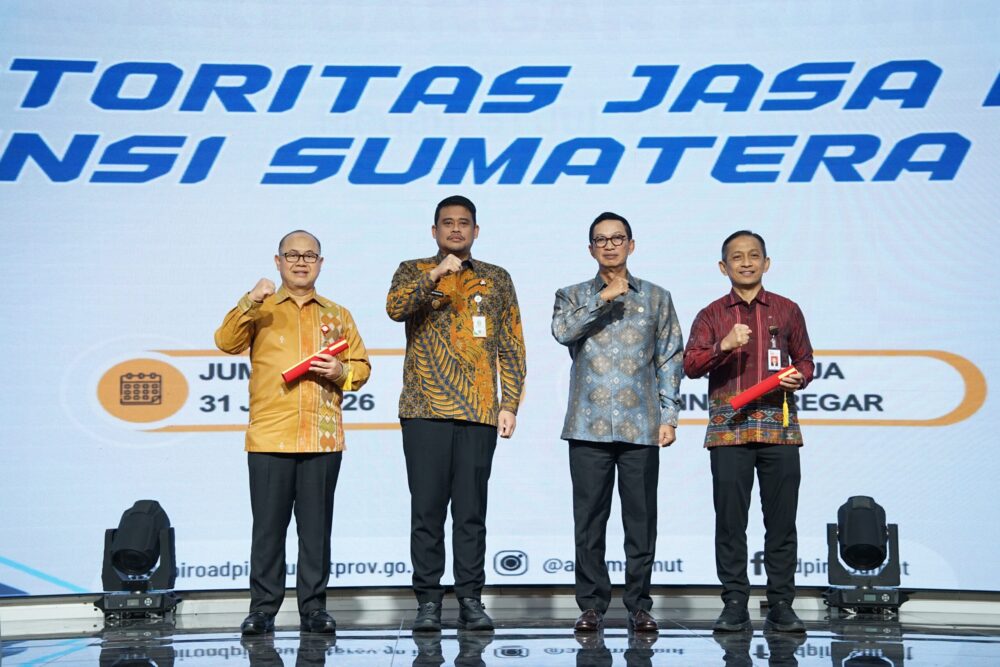 Pengukuhan Triyoga Laksito sebagai Kepala OJK Provinsi Sumatera Utara. Foto: OJK/PeluangNews