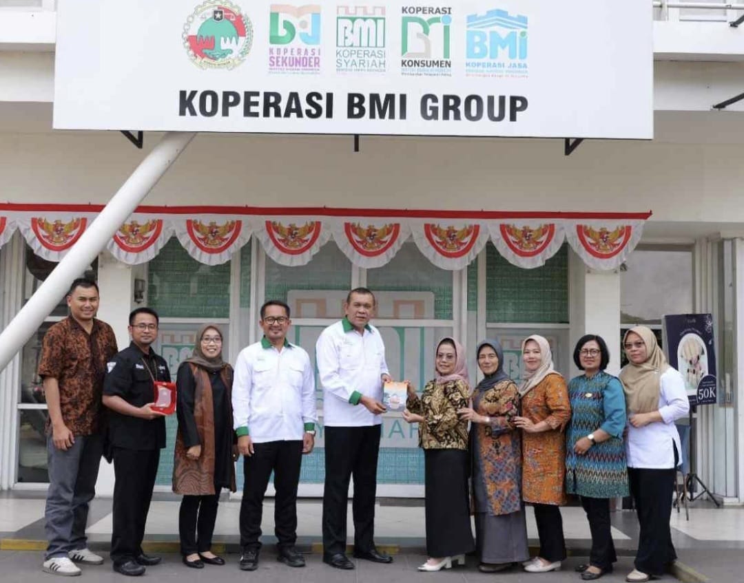 Koperasi Setia Budi Wanita (SBW) Jawa Timur datang ke Kantor Pusat Koperasi BMI Group, Tangerang.