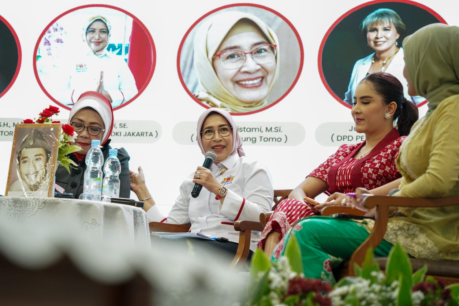Diana Dewi. 