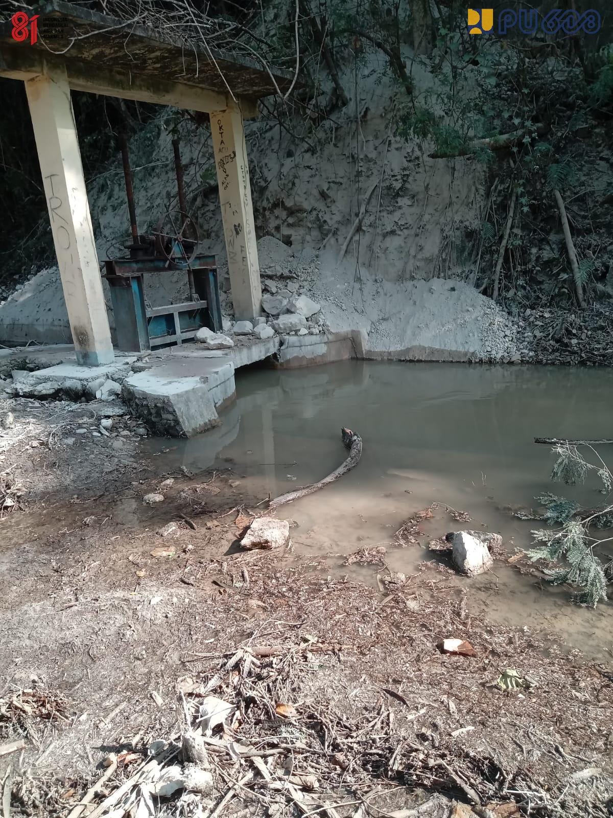 Dampak gempa NTT, terjadi longsor. Foto: KemenPU/peluangnews