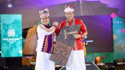 Menkop Dorong Pengrajin Tenun Toraja Lewat Koperasi
