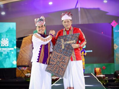 Menkop Dorong Pengrajin Tenun Toraja Lewat Koperasi