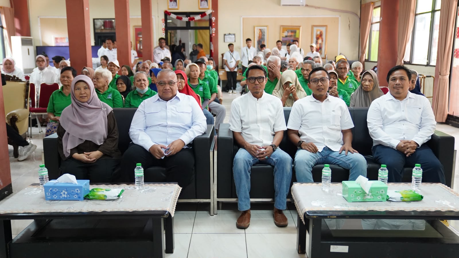 Rayakan Dua Dekade LPDB Koperasi Bagikan Ratusan Paket Bantuan Sosial untuk Lansia