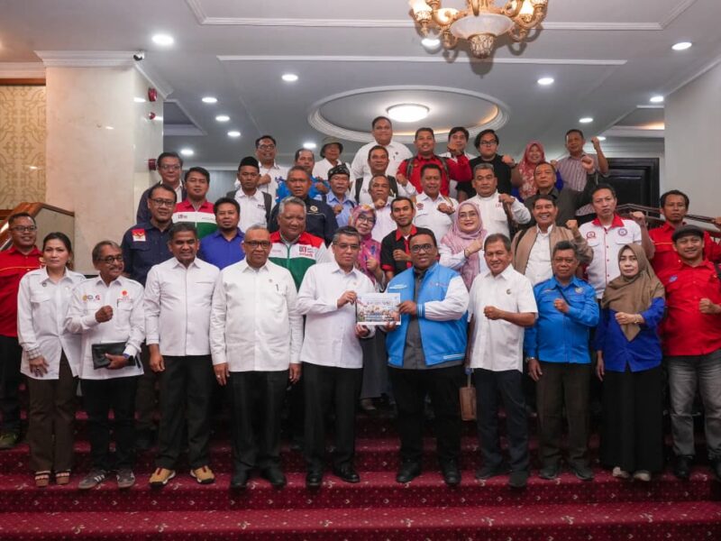 Yassierli saat menerima audiensi Koalisi Besar Perjuangan Buruh Indonesia (KBPBI). Foto: humas/peluangnews