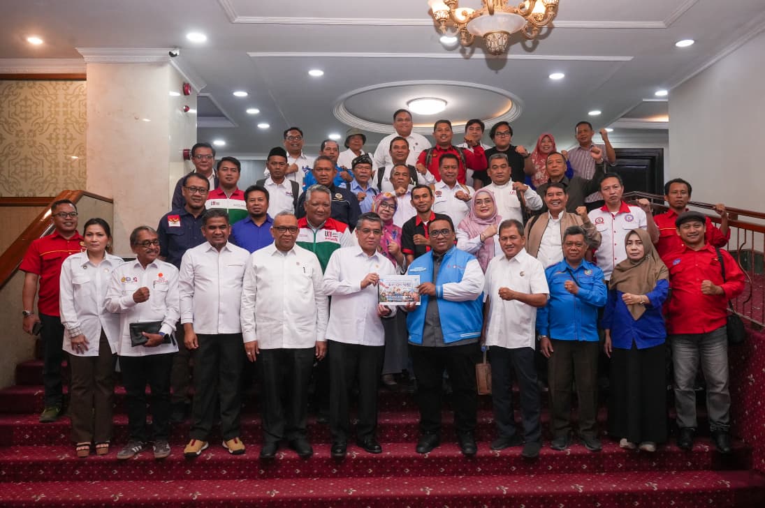 Yassierli saat menerima audiensi Koalisi Besar Perjuangan Buruh Indonesia (KBPBI). Foto: humas/peluangnews