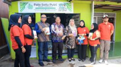 Wakil Menteri Ketenagakerjaan (Wamenaker) Afriansyah Noor saat mengunjungi Fala Satu Putri. Foto: humas/peluangnews