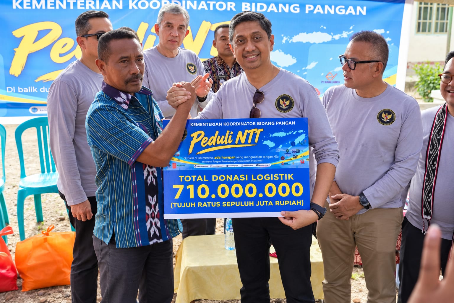 Bantuan Sahabat Pangan Peduli NTT terdiri atas bantuan tunai sekitar Rp990 juta dan bantuan barang senilai sekitar Rp710 juta. Foto: kemenkopangan/peluangnews
