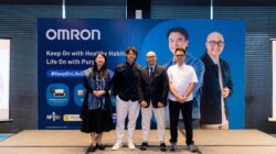 (Ki-Ka) Fanny Himawan, Marketing Manager OMRON Healthcare Indonesia_ Dion Wiyoko dan Iwet Ramadhan, Sahabat Sehat OMRON_ serta dr. Decsa Medika Hertanto