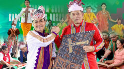 Menkop Dorong Pengrajin Tenun Toraja Naik Kelas