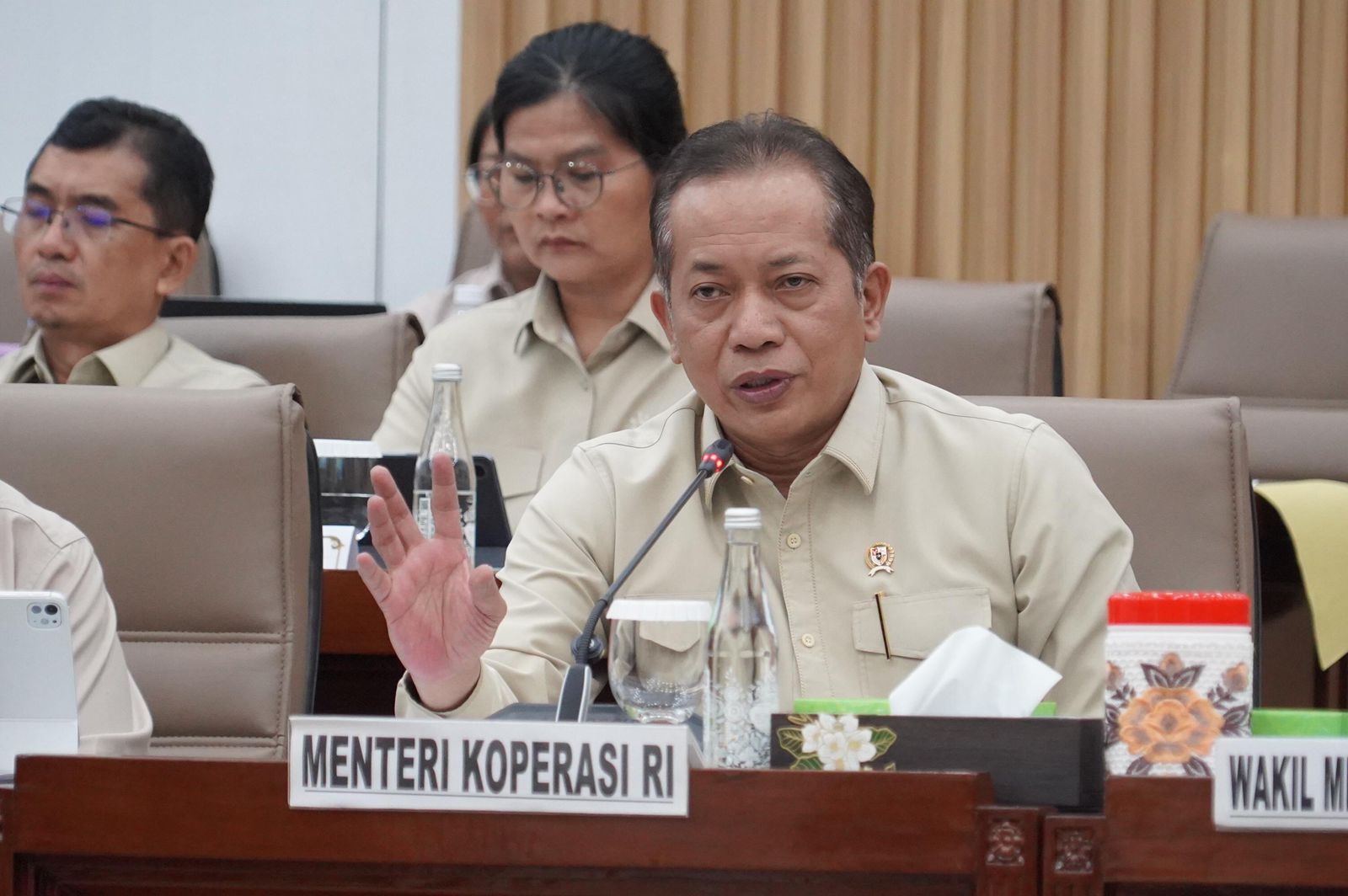 Menkop Tegaskan Anggaran 2027 Fokus Perkuat Koperasi, Bukan Podcast