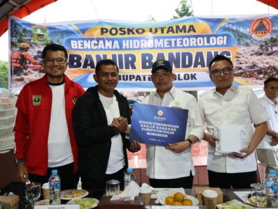 Apkasi Salurkan Bantuan untuk Korban Banjir Bandang Solok