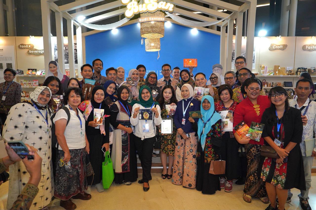 Menteri Perdagangan Budi Santoso mengunjungi paviliun di Pre-function Hall Nusantara, Indonesia Convention Exhibition (ICE) BSD City, Kabupaten Tangerang, Banten, Rabu (14/10/2026). Foto: humas/peluangnews